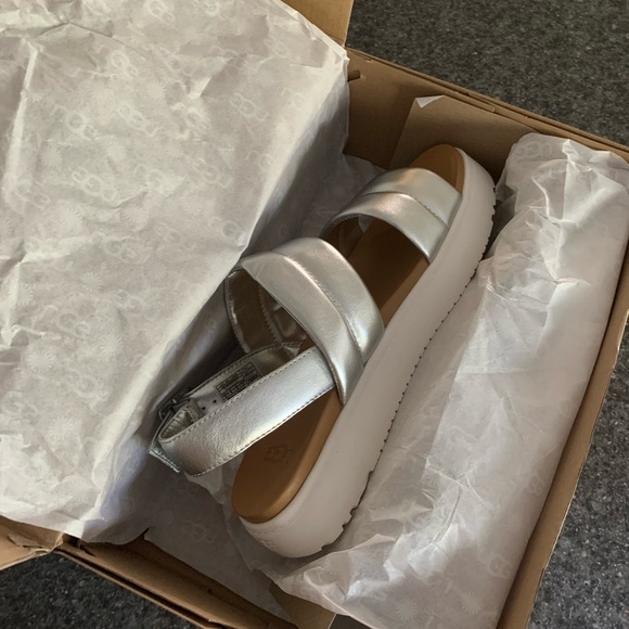 New UGG Zayne Metallic Slingback Sandal - Picture 2 of 13
